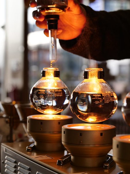 siphon coffee and pour over japanese coffee
